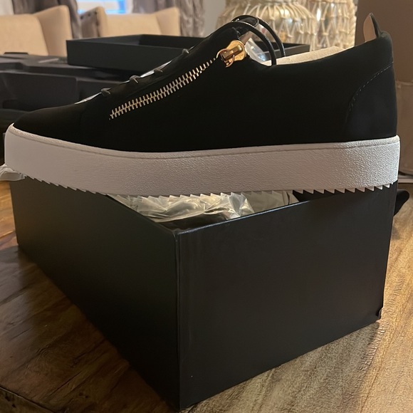 Giuseppe Zanotti Double Zip Suede Low-Top Sneakers - Picture 4 of 4